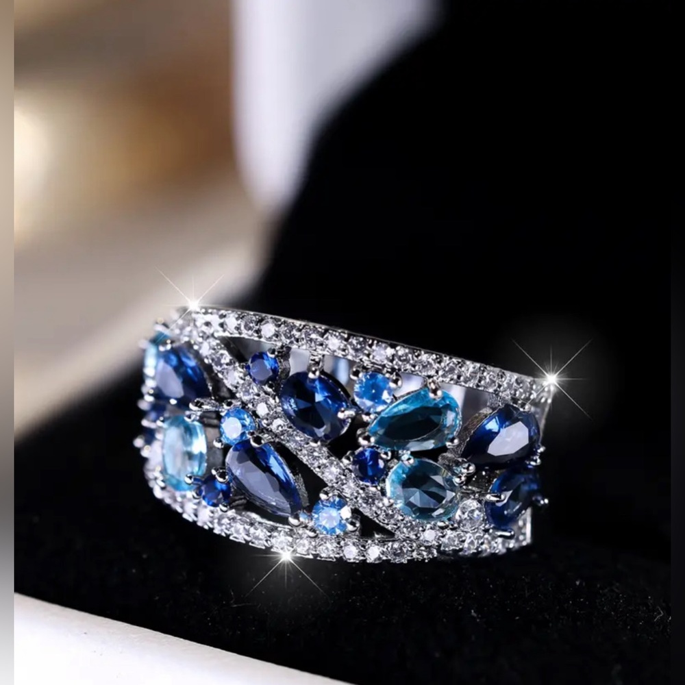 NEW! RING WITH MIXED BLUE & WHITE ZIRCONS IN SILVER — SIZE 7.75